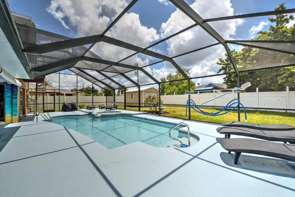 Ferienhaus Paradise 4 Bd 12sleeps, W/heated Pool Cape Coral