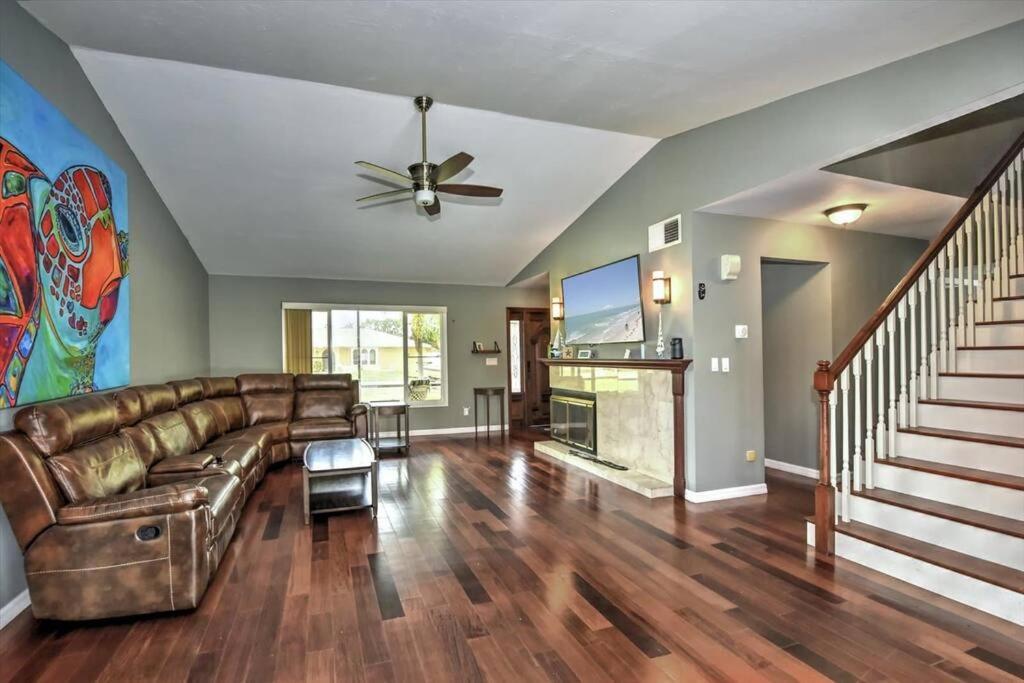 Paradise 4 Bd 12sleeps, W/heated Pool Cape Coral